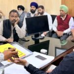 ਵਿਧਾਇਕ ਸ਼ੈਰੀ ਕਲਸੀ ਨੇ ਨਗਰ ਨਿਗਮ ਦਫਤਰ ਪਹੁੰਚੇ-ਲੋਕ ਮਿਲਣੀ ਦੌਰਾਨ ਮੁਸ਼ਕਿਲਾਂ ਸੁਣ ਕੇ ਕੀਤੀਆਂ ਹੱਲ