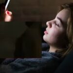 ਰਾਤ ਨੂੰ ਫ਼ੋਨ ਵਰਤਣ ਦੀ ਆਦਤ ਚਿੰਤਾ ਦਾ ਕਾਰਨ, ‘ਡੂਮ-ਸਕ੍ਰੋਲਿੰਗ’ ਨੀਂਦ ਲਈ ਖ਼ਤਰਾ