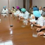 ਕਿਸਾਨਾਂ ਵੱਲੋਂ 1 ਤੋਂ 7 ਸਤੰਬਰ ਤੱਕ ਚੰਡੀਗੜ੍ਹ ’ਚ ਪੱਕਾ ਮੋਰਚਾ, ਮੁਹਾਲੀ ਪਾਵਰਕਾਮ ਗੈਸਟ ਹਾਊਸ ’ਚ ਪੁਲਿਸ ਤੇ ਪ੍ਰਸ਼ਾਸਨ ਨਾਲ ਮੀਟਿੰਗ; ਧਰਨੇ ਲਈ ਜਗ੍ਹਾ ਤੈਅ